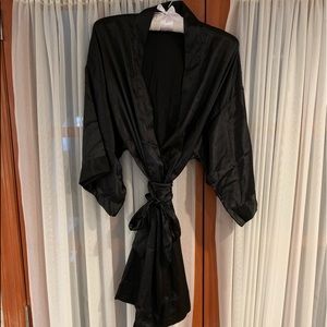 ‼️SOLD‼️Victoria Secret Short Black Kimono S/M P/M